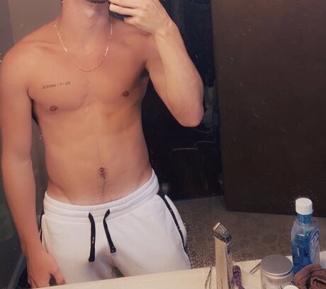 Foto di nudo di fuga di OnlyFans di Jamesgray