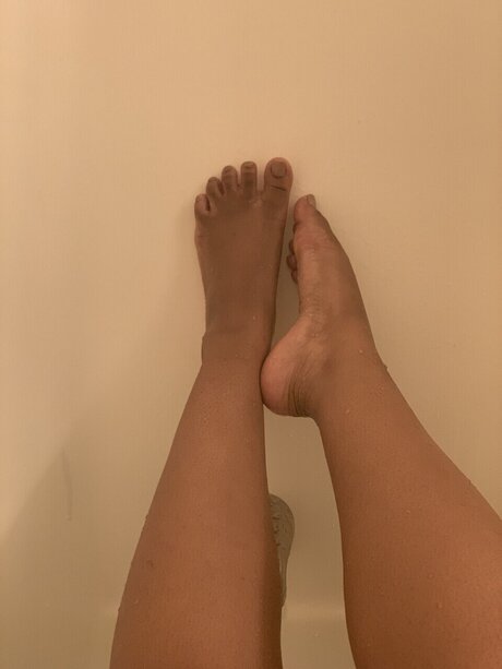 Foto di nudo di fuga di OnlyFans di Lickmyfeet13