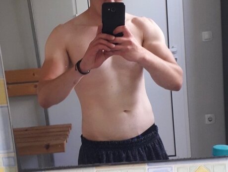 Foto di nudo di fuga di OnlyFans di Tony