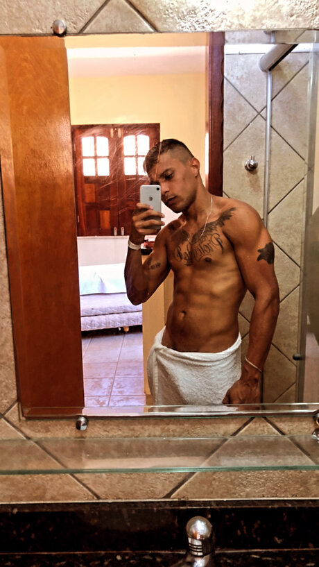 Foto di nudo di fuga di OnlyFans di 3r1