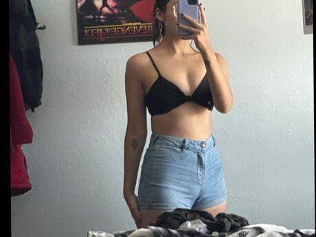 Foto di nudo di fuga di OnlyFans di Delilah