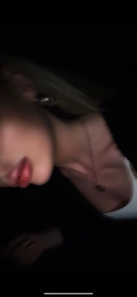 Foto di nudo di fuga di OnlyFans di E L N