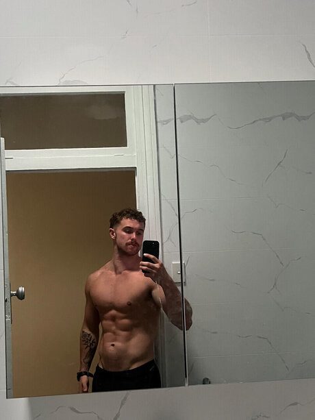 Foto di nudo di fuga di OnlyFans di Tom Cutler