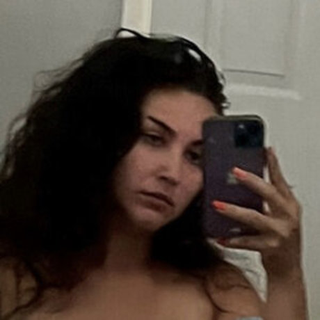 Foto di nudo di fuga di OnlyFans di Pigeons Asmr