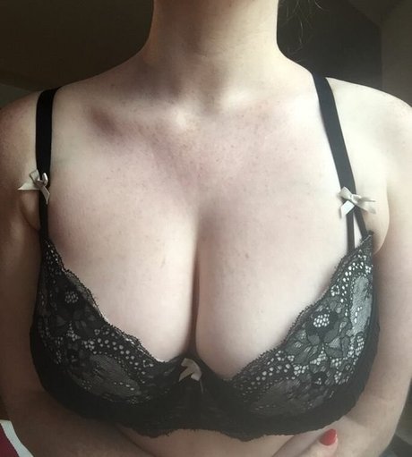 Foto di nudo di fuga di OnlyFans di Laura Dawson