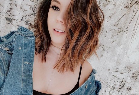 Jillian Rose Reed