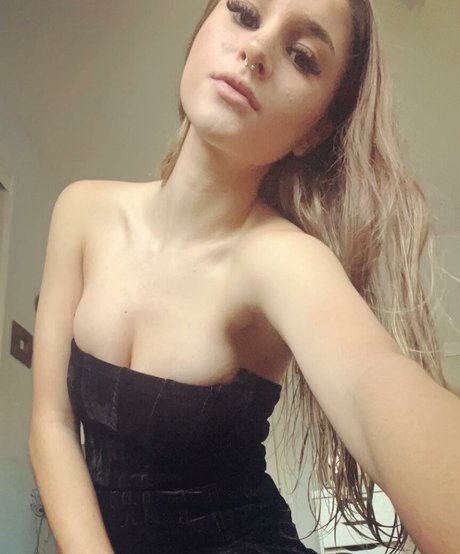 Foto di nudo di fuga di OnlyFans di Fikikikie