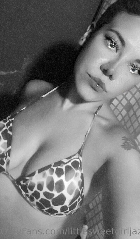 Foto di nudo di fuga di OnlyFans di Littlesweetgirljaz