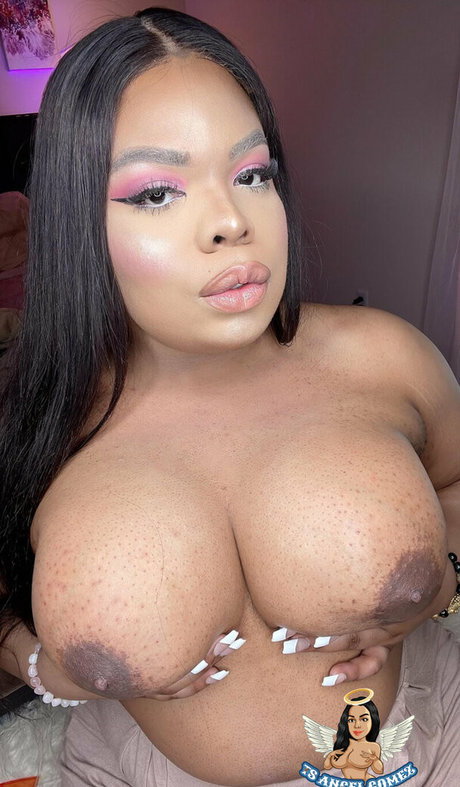 Foto di nudo di fuga di OnlyFans di Buxombeauti