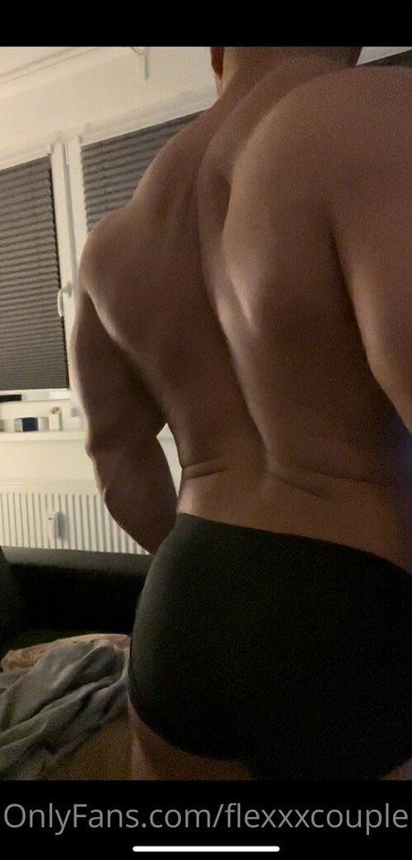 Foto di nudo di fuga di OnlyFans di Flexxxcouple