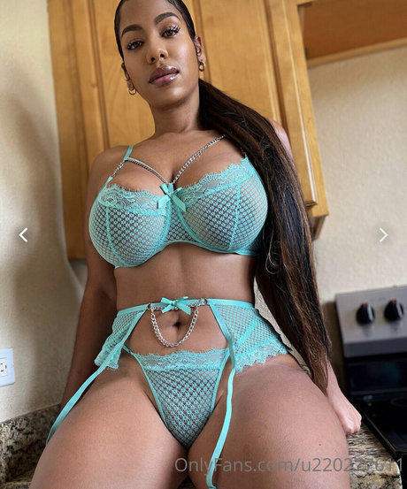 Foto di nudo di fuga di OnlyFans di Leizamae Keane