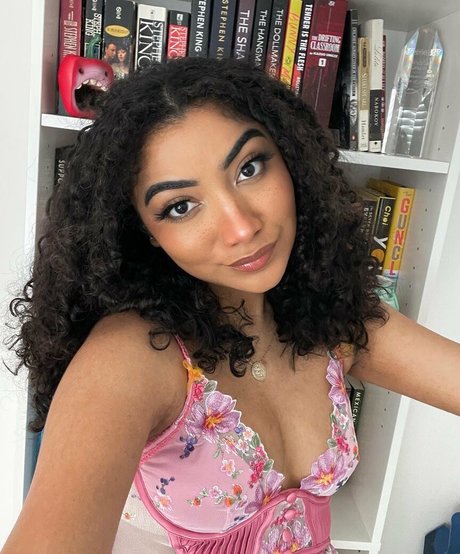 Foto di nudo di fuga di OnlyFans di Krystalogy