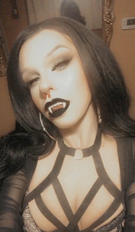 Foto di nudo di fuga di OnlyFans di Bloodrain