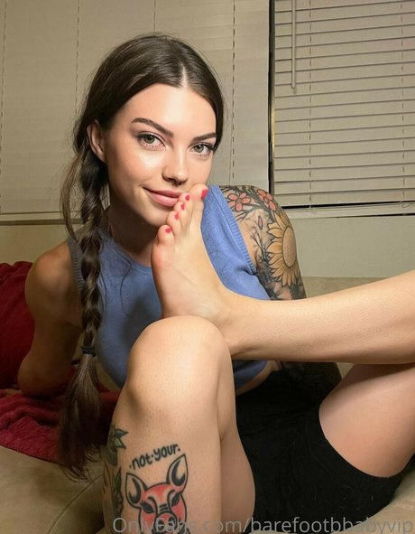 Foto di nudo di fuga di OnlyFans di Barefootbbabyvip