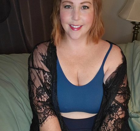 Foto di nudo di fuga di OnlyFans di Ave Stone