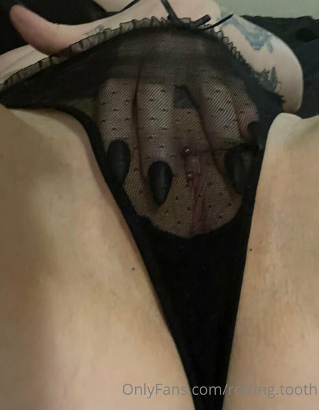 Foto di nudo di fuga di OnlyFans di Rottingtooth