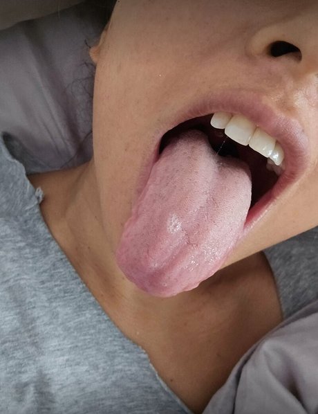 Foto di nudo di fuga di OnlyFans di Tongue Queen