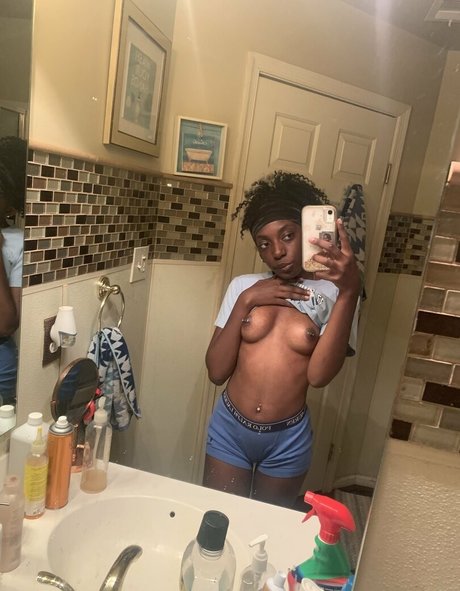 Foto di nudo di fuga di OnlyFans di Lovelykaybaby