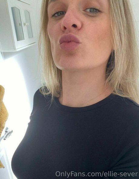 Foto di nudo di fuga di OnlyFans di Elliesever