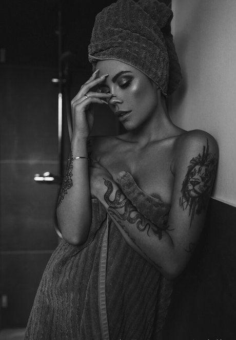 Foto di nudo di fuga di OnlyFans di Miribe