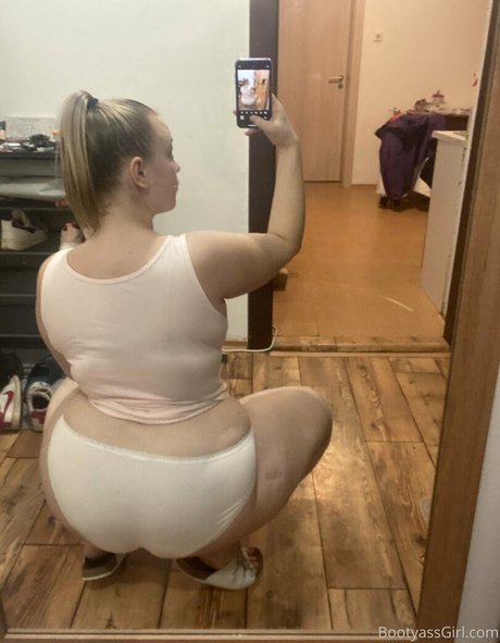 Bootyassgirl