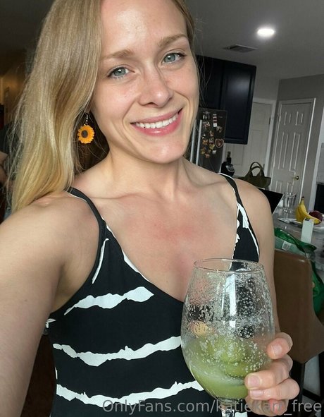 Foto di nudo di fuga di OnlyFans di Katiekarrfree