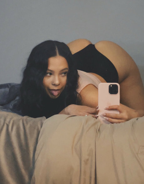 Foto di nudo di fuga di OnlyFans di Girlyvalentina