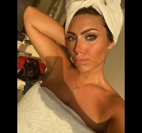 Foto di nudo di fuga di OnlyFans di Ylenia Bevelacqua