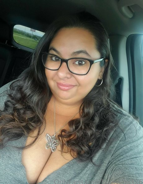 Bustychick26