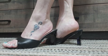 Foto di nudo di fuga di OnlyFans di Laceysmuscularcalves