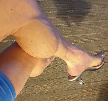 Laceys_muscular_calves