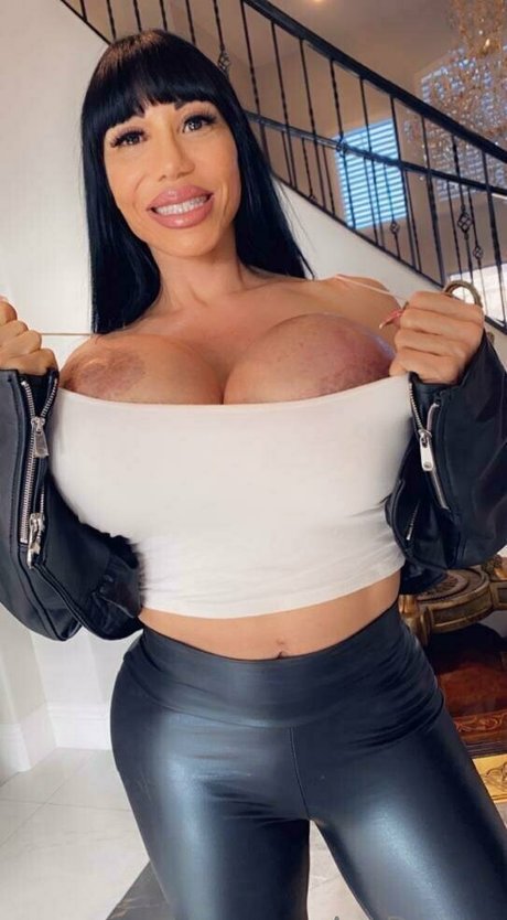 Foto di nudo di fuga di OnlyFans di Avadevine