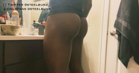 Foto di nudo di fuga di OnlyFans di Steelbunz