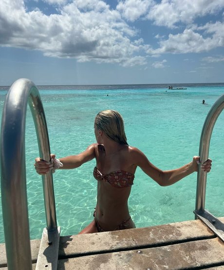 Foto di nudo di fuga di OnlyFans di Calysta Erickson