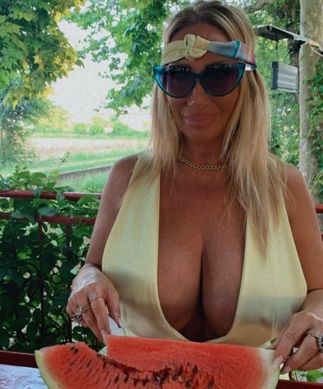 Foto di nudo di fuga di OnlyFans di Mara Traversi