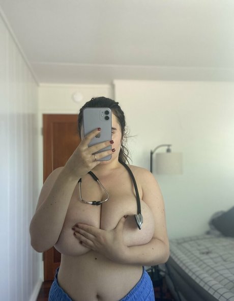 Foto di nudo di fuga di OnlyFans di Nurse Eve