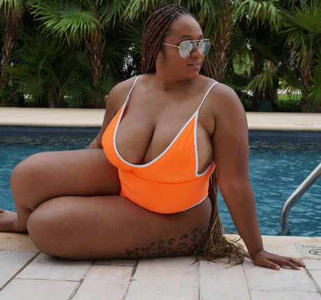 Foto di nudo di fuga di OnlyFans di Faye Jackson