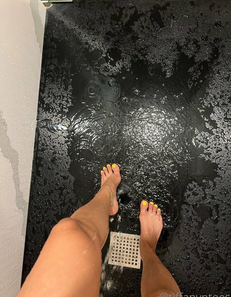 Foto di nudo di fuga di OnlyFans di Alittleoftiff
