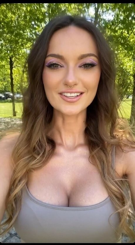 Foto di nudo di fuga di OnlyFans di Luiza Sprusinska