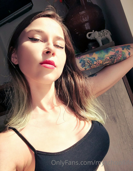 Foto di nudo di fuga di OnlyFans di Myschoollife