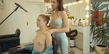 Foto di nudo di fuga di OnlyFans di Lady Barbers Asmr