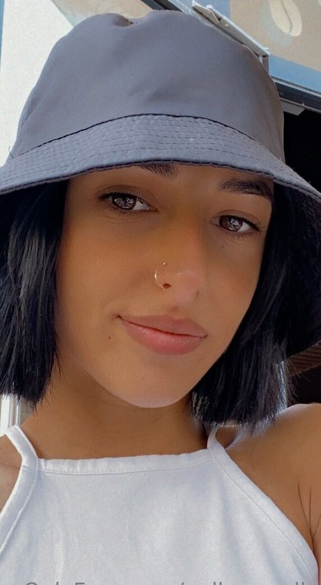 Foto di nudo di fuga di OnlyFans di Pollysmalls