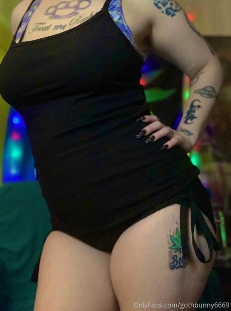 Foto di nudo di fuga di OnlyFans di Gothbunny6669
