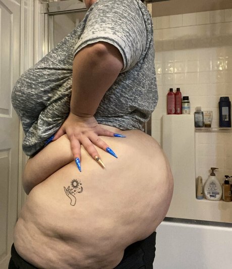 Foto di nudo di fuga di OnlyFans di Fatbae