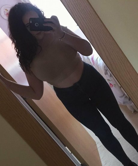 Foto di nudo di fuga di OnlyFans di Ems