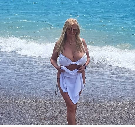 Foto di nudo di fuga di OnlyFans di Beata Stanczak