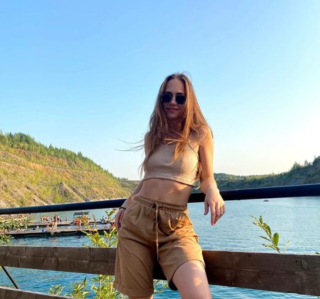 Foto di nudo di fuga di OnlyFans di Alenashuvaeva
