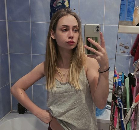 Foto di nudo di fuga di OnlyFans di Alenashuvaeva