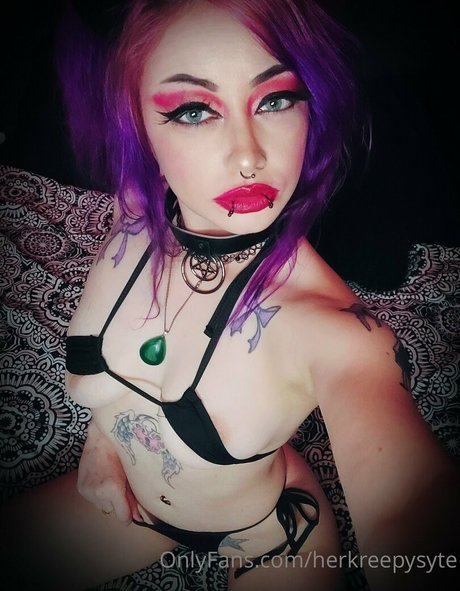 Foto di nudo di fuga di OnlyFans di Herkreepysyte