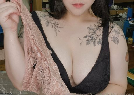 Foto di nudo di fuga di OnlyFans di Strawberrysojuprincess
